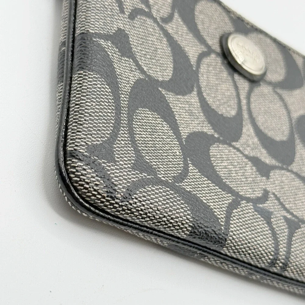 COACH Signature Wristlet Pouch Big C‎ Black/Gray Medium Size Coated Canvas